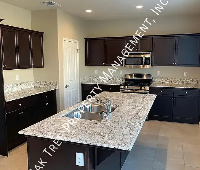 5853 E Voorman Ave — Photo 3