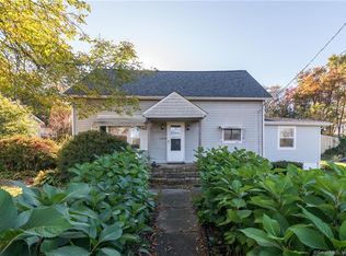10 State St, Woodstock, CT 06281