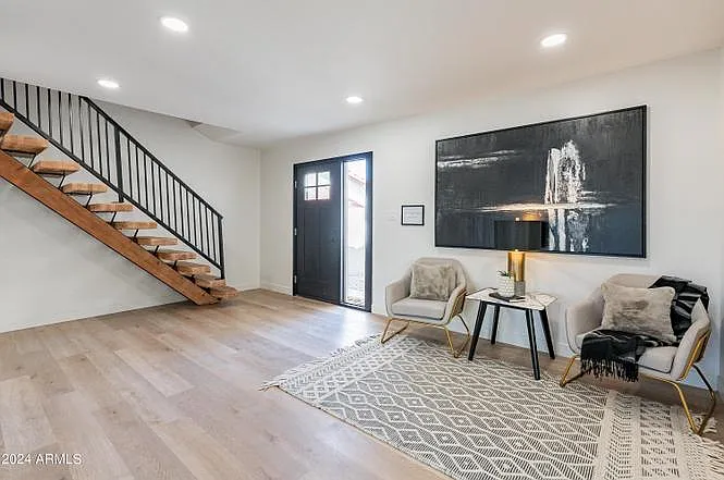 938 W Mission Ln — Photo 7