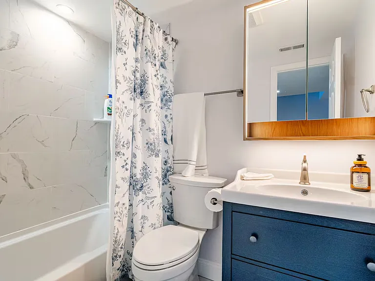 1331 Queen St NE — Photo 42