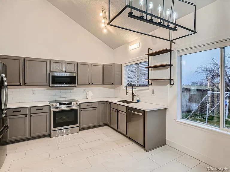 9959 Sydney Ln — Photo 12