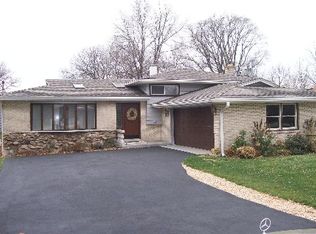 5708 Wolf Rd, Western Springs, IL 60558