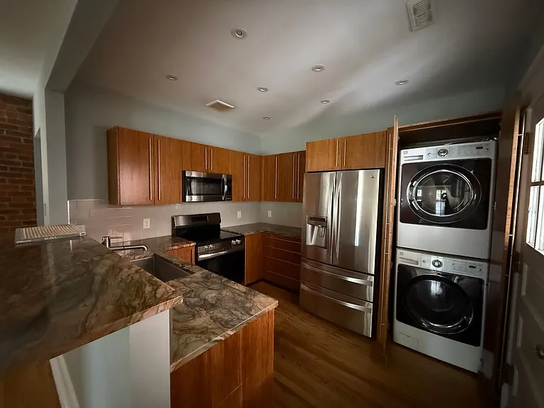 139 S Colonial Ave — Photo 14