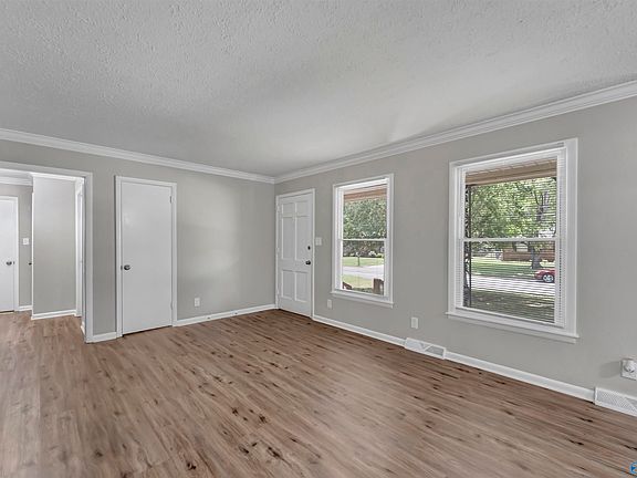 5th image of 370 College Park Ct NW