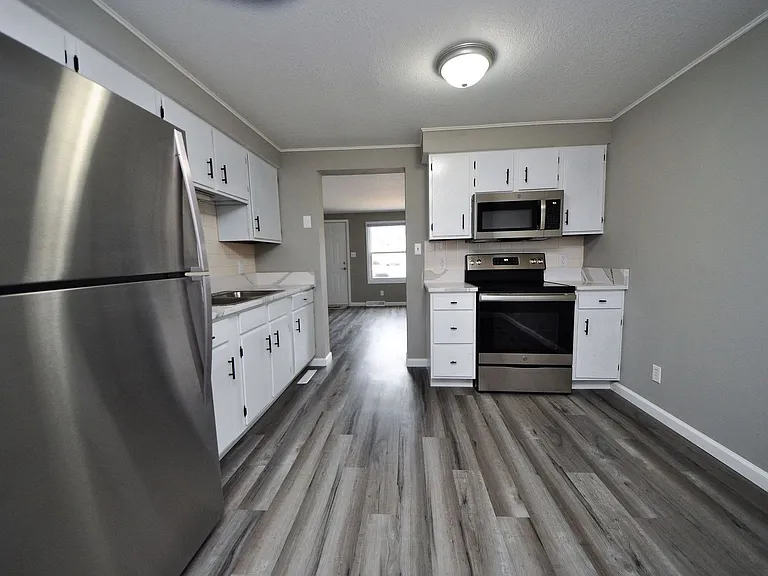313 Granada Dr — Photo 1