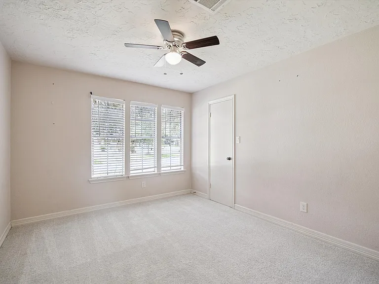 23906 Northcrest Dr #23906 — Photo 12