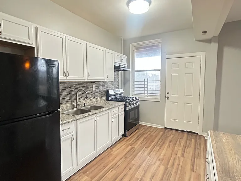 5938 S Calumet Ave #3 — Photo 2