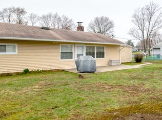 42 Black Walnut Rd, Levittown, PA 19057