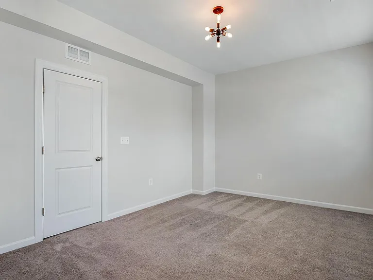 4725 Cherokee St — Photo 34