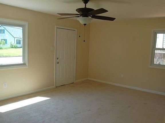 Entrance / Living Room