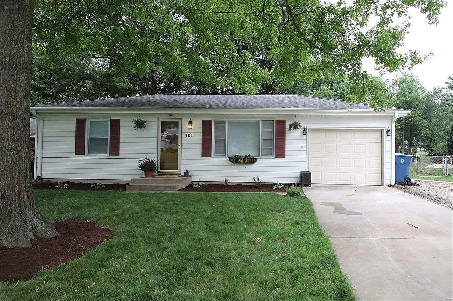 101 Mark Trail Dr photo 1