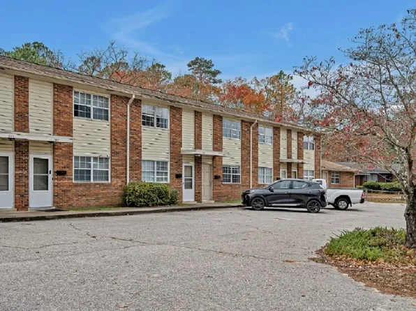 302B Law Rd, Fayetteville, NC 28311