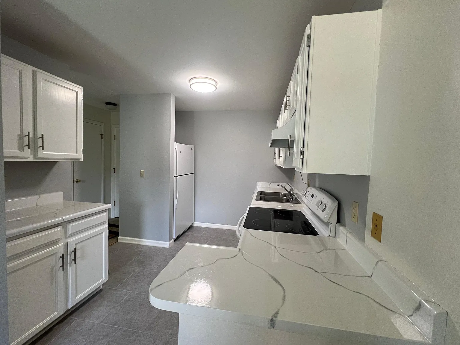 2 bed, 1041 sqft, $1,550 — Photo 2
