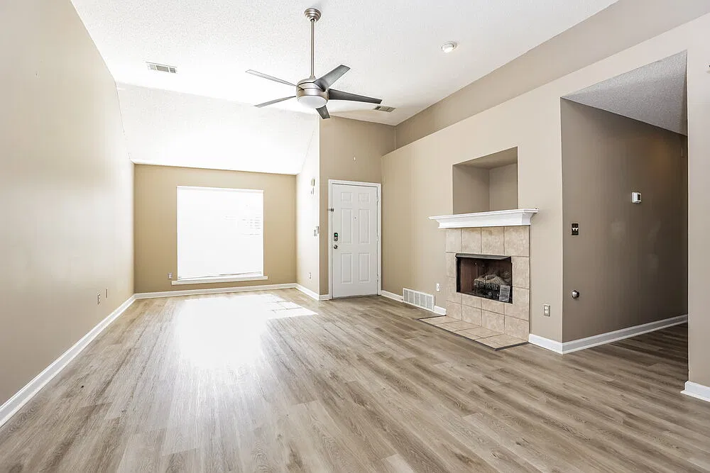 4 bed, 2.0 bath, 1440 sqft, $2,055 — Photo 3
