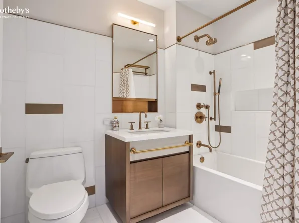 305 East 51st Street image 15 of 22