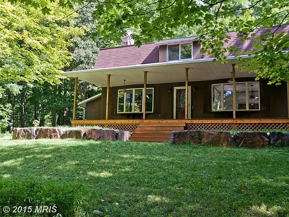 4 bedroom home is cable ready although secluded.