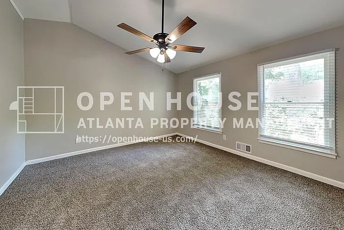 1100 Lake Dr — Photo 11