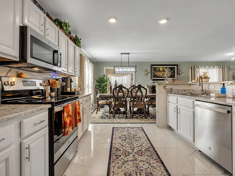 4800 Silent Creek Ln — Photo 13