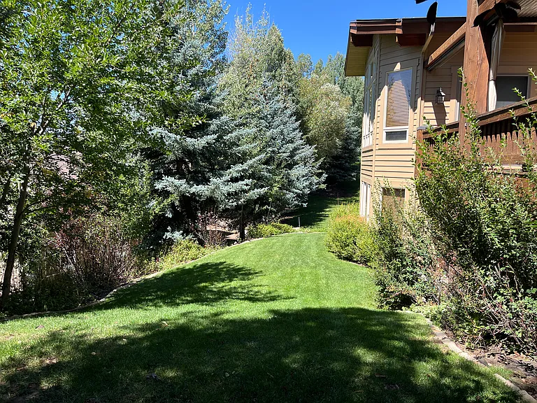 2557 Lower Lando Ln — Photo 24