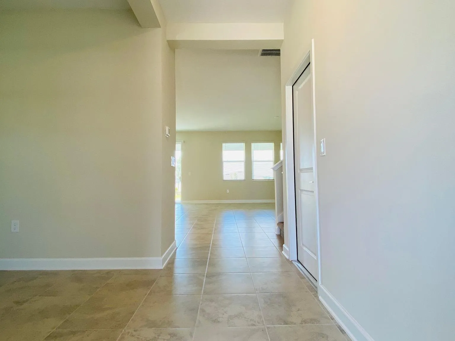 5 bed, 2676 sqft, $2,900 — Photo 2