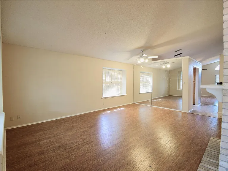 1105 Forest Oaks Path — Photo 4