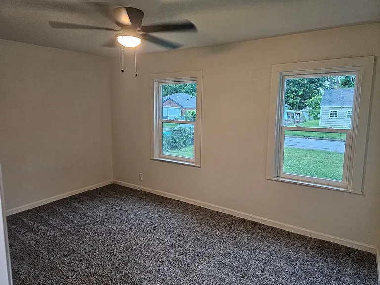 2125 N Rockford Ave — Photo 8