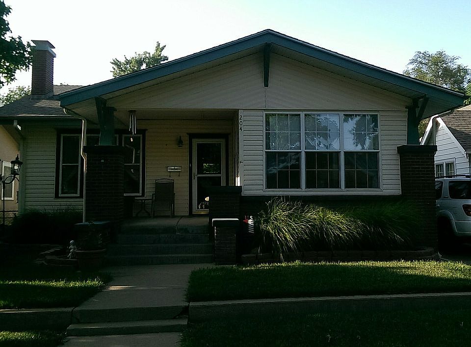 1st image of 204 E 15th Ave