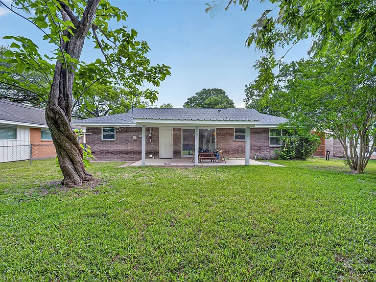 11226 Huggins Dr — Photo 37