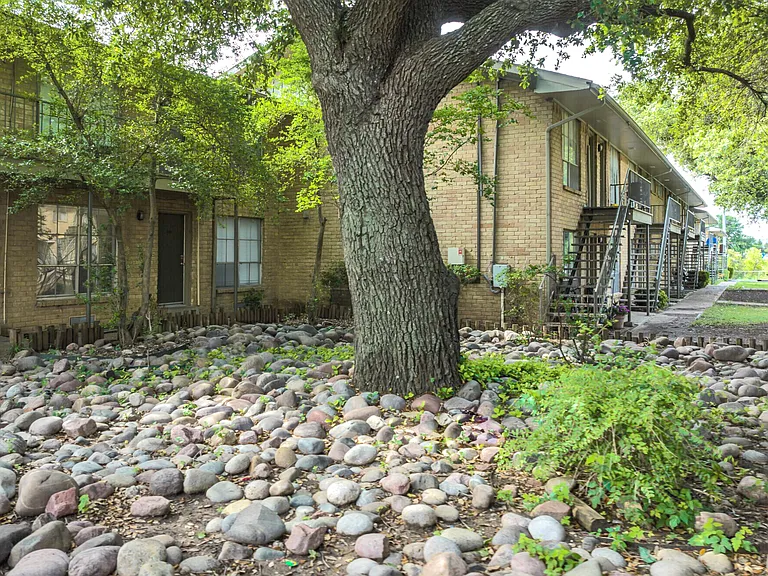 410 N International Rd #D-208 — Photo 2