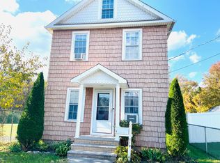 819 Rose Pkwy, Linden, NJ 07036