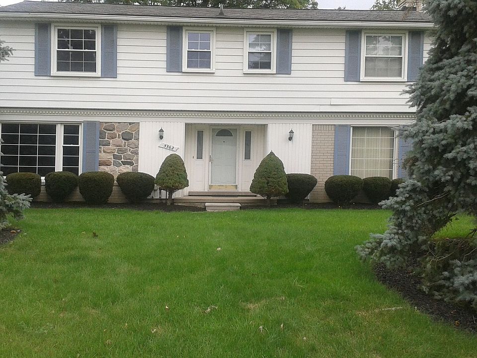 2nd image of 5562 Castleton Dr