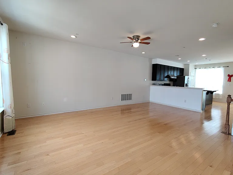 1335 Parish Ave — Photo 11