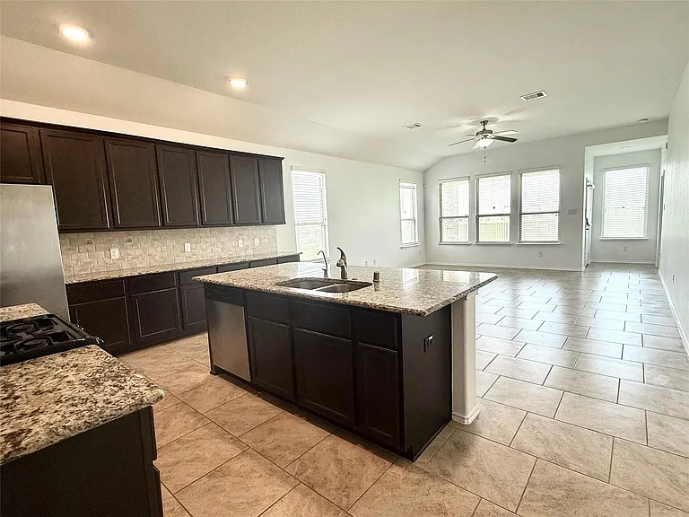 23603 Legano Dr — Photo 6