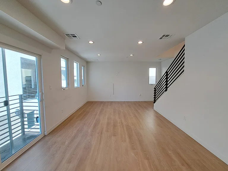 5631 Whitnall Hwy #1/2 — Photo 20