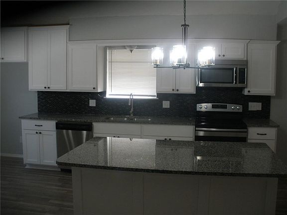5th image of 1904 E Hills Dr