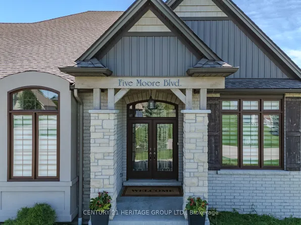5 Moore Blvd, Brantford, ON N3T 0E2