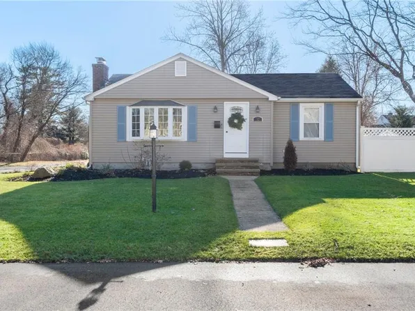 32 Lockhaven Rd, Warwick, RI 02889