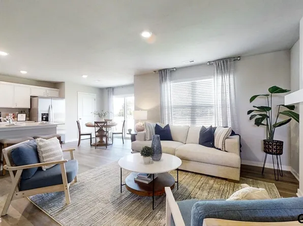 8906 N 166th St, Bennington, NE 68007