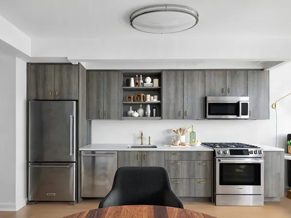 515 West 38th Street image 1 of 11