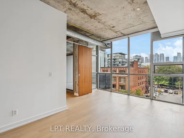 60 Bathurst St #507 — Photo 16