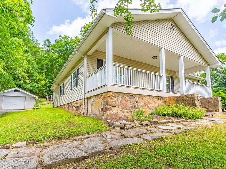 21959 River Canyon Rd — Photo 2