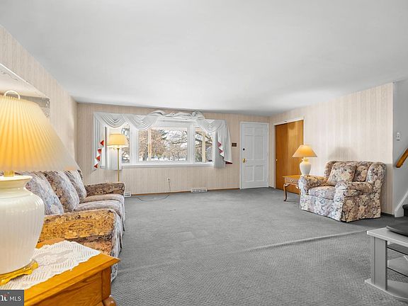 4th image of 16 Wilbur Rd