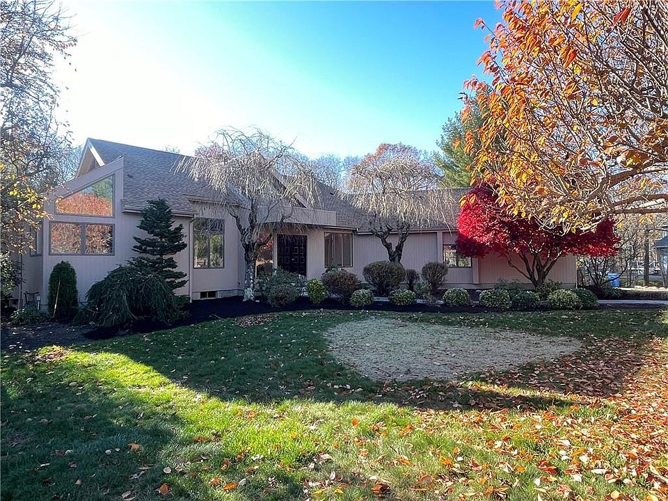 2nd image of 85 Crest Dr