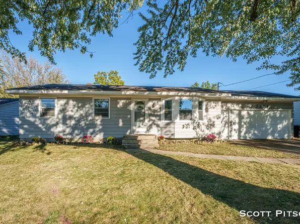 5304 Pinebrook Ave SE, Kentwood, MI 49548