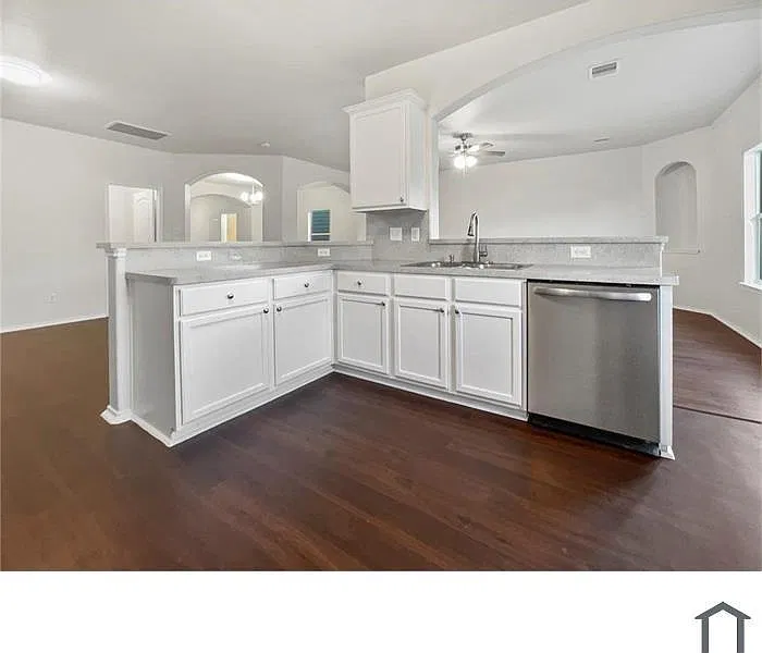 4 bed, 2.5 bath, 2626 sqft, $3,200 — Photo 3