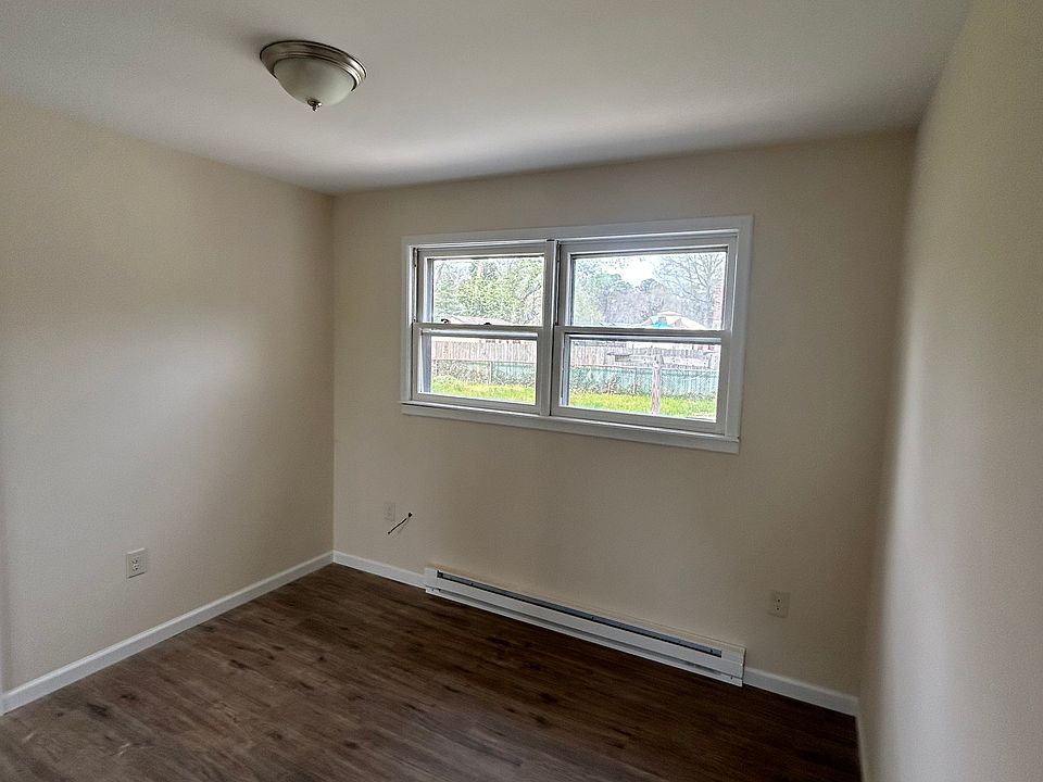 2nd image of 123 Jericho Rd