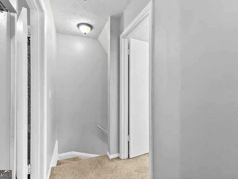 143 Twiggs Cor — Photo 14