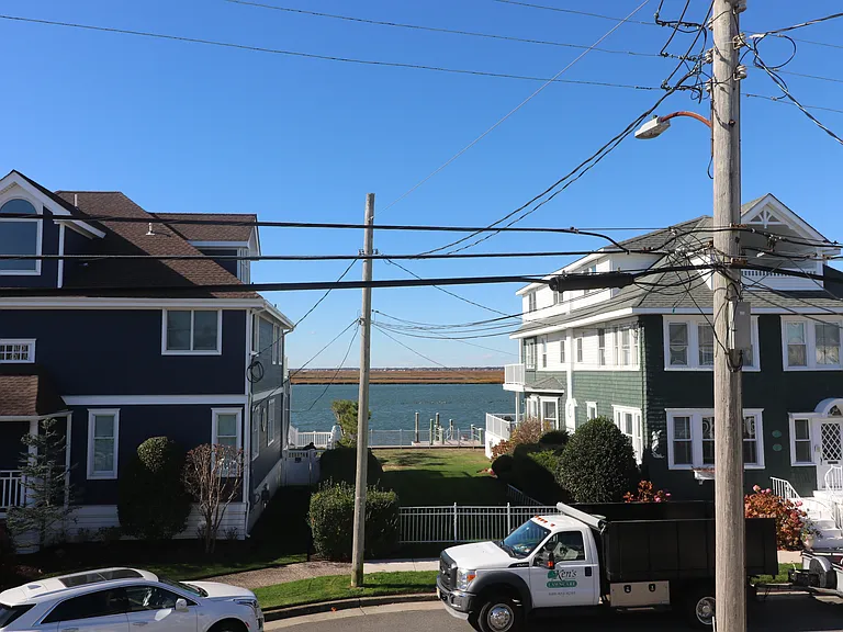 411 N Vendome Ave — Photo 30