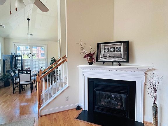 5th image of 949 Glenwood Station Ln Unit 201