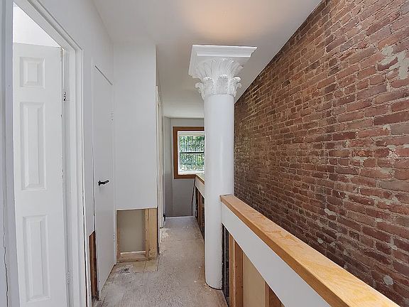 3rd image of 464 Sackett St